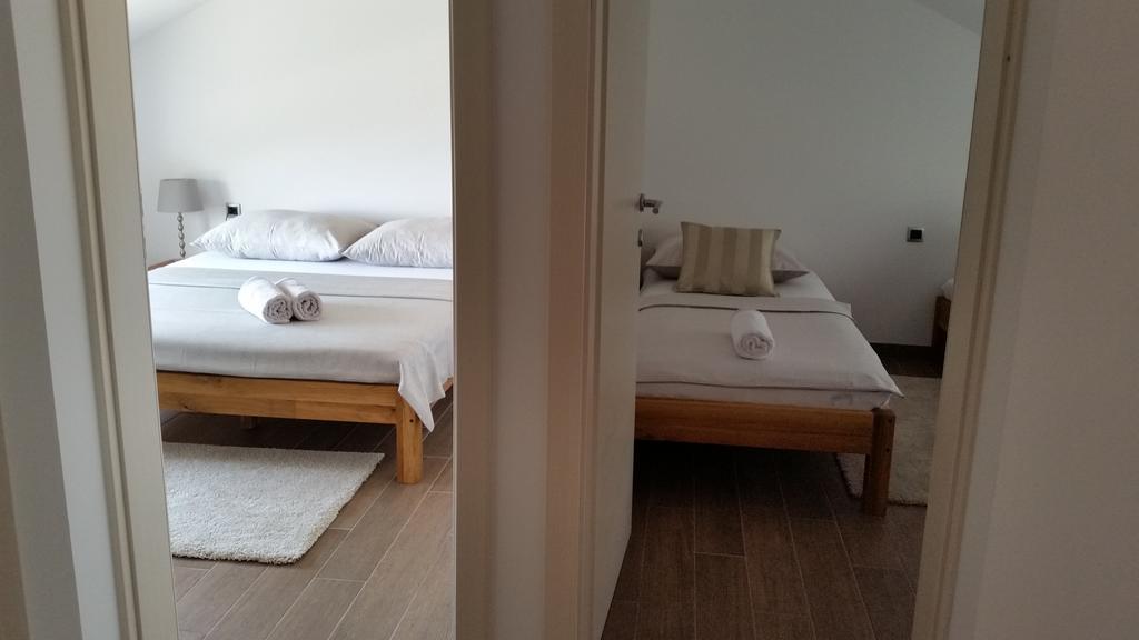 Apartments Lolita Bol Eksteriør billede